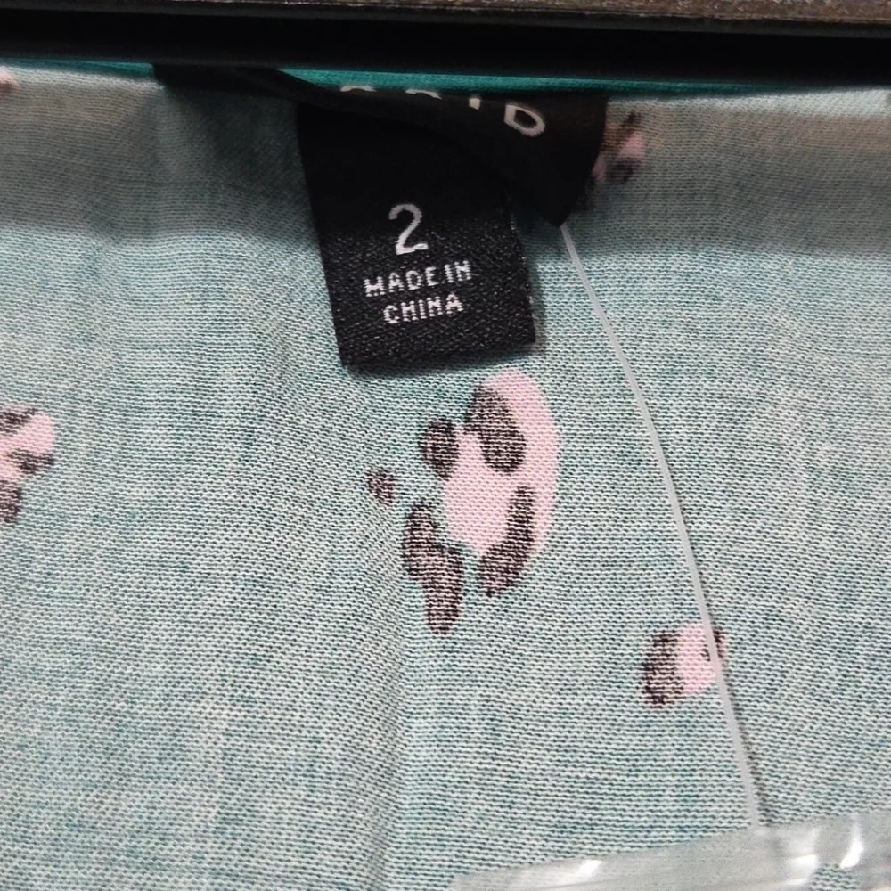 Torrid Blouse Green Animal Print Size 2 (18-20) NWT - Picture 4 of 9